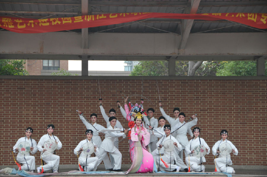 越劇《紅樓人物秀》在綠城育華親親小學演出