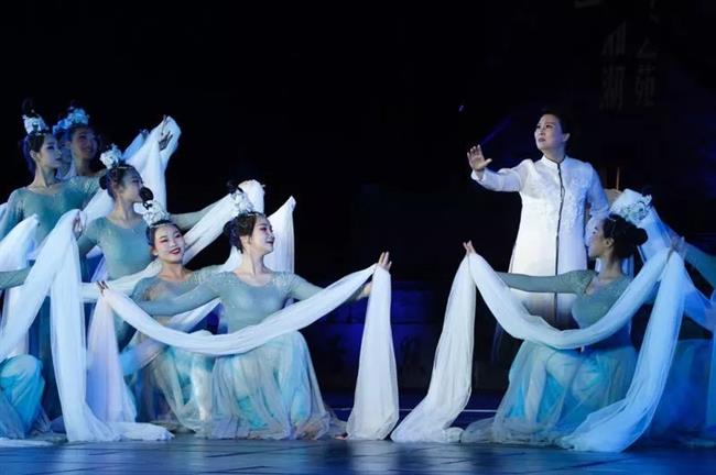 《跨·越湘湖 花開藝苑 文旅融合 山水課堂》實(shí)踐演出.jpg 《跨·越湘湖 花開藝苑 文旅融合 山水課堂》實(shí)踐演出.jpg