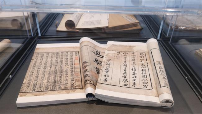 古籍修復(fù)作品《陳大孚詩敘》參加生根·迭代——浙江高校非遺研培實踐展覽.jpg 古籍修復(fù)作品《陳大孚詩敘》參加生根·迭代——浙江高校非遺研培實踐展覽.jpg