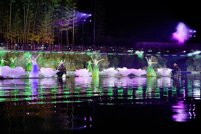 2學(xué)生校企合作參演《夢開始的地方》.jpg 2學(xué)生校企合作參演《夢開始的地方》.jpg