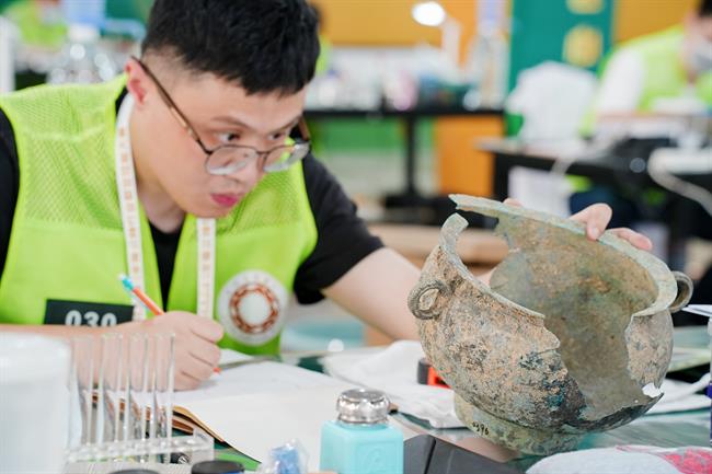 金屬組 盛經(jīng)緯(浙藝校友).jpg 金屬組 盛經(jīng)緯(浙藝校友).jpg