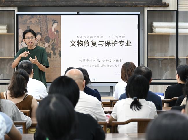 DSC_2443.jpg DSC_2443.jpg